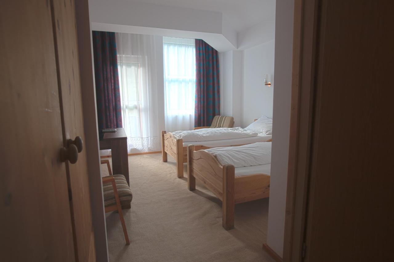 Time-Out - Valea Oltului Hotell Balota  Exteriör bild